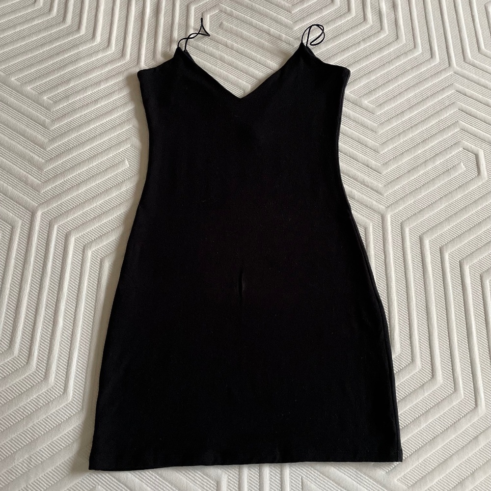 Aritzia Wilfred Free, Black body contouring mini dress, Size small